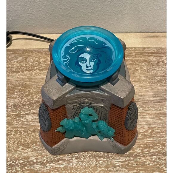 The Haunted Mansion Disney Wax Scentsy Warmer Retired Madame Leota~ NEW - Picture 1 of 11